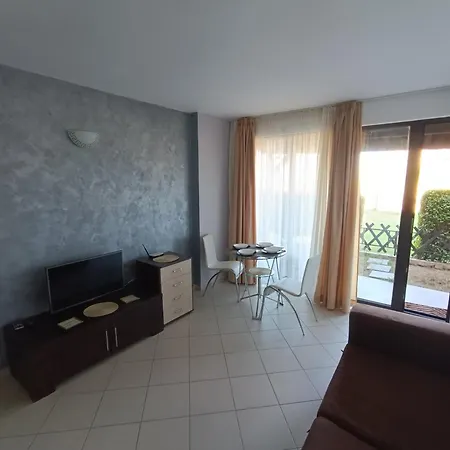Oasis House , Nevena * Lozenec