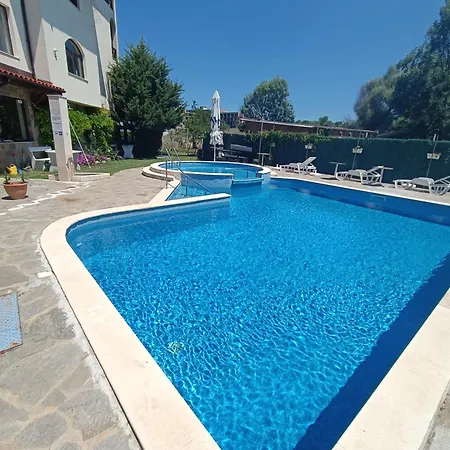 Apartman Oasis House , Nevena