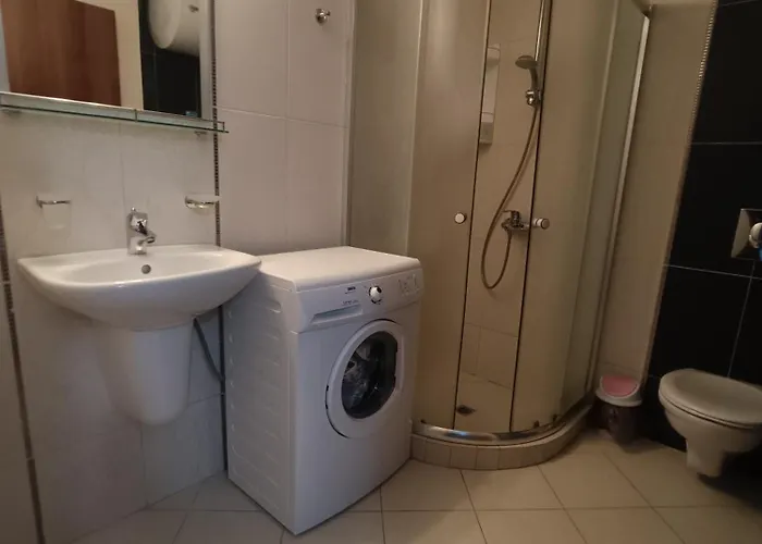 Oasis House , Nevena