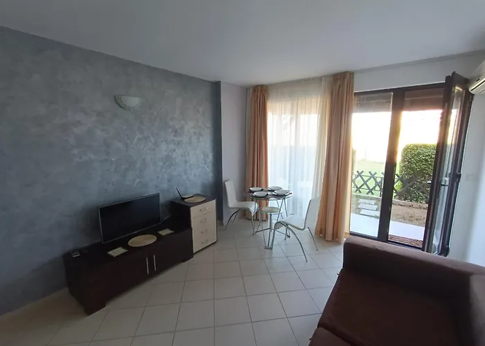 Oasis House , Nevena * 로제넷츠